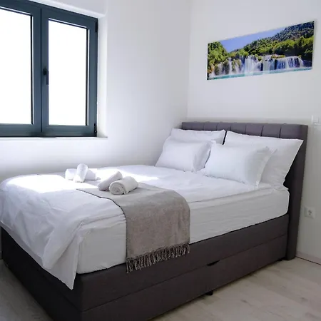 Sunset Serenity Holiday With Pool Holiday home